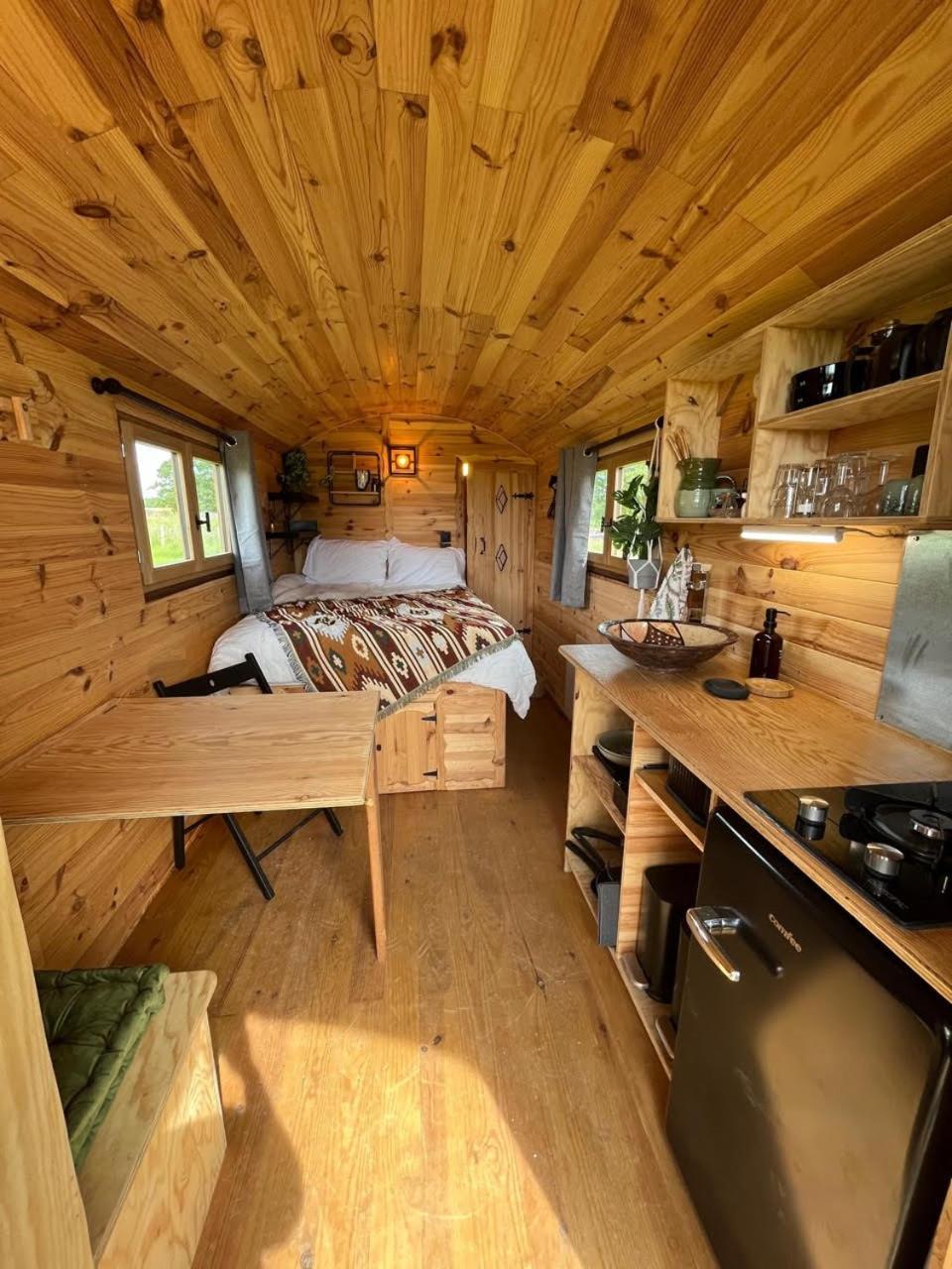 Les Logements Insolites De La Base Nautique Verneuil  外观 照片